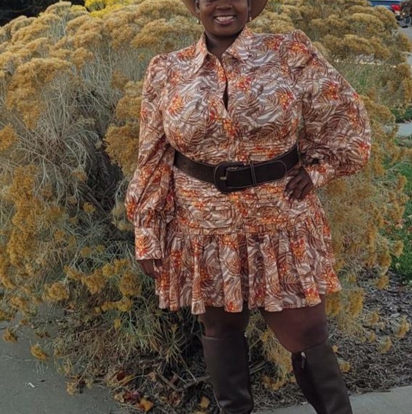 Beautiful dress 🍁🍂 - Picture 2 of 9